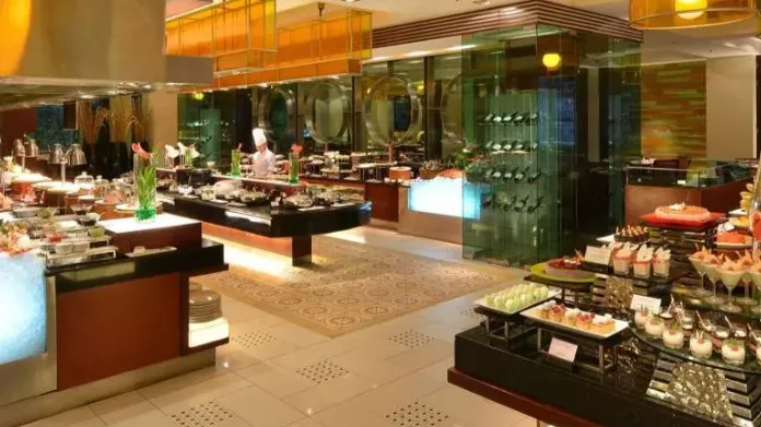  Chit Chat at the Café