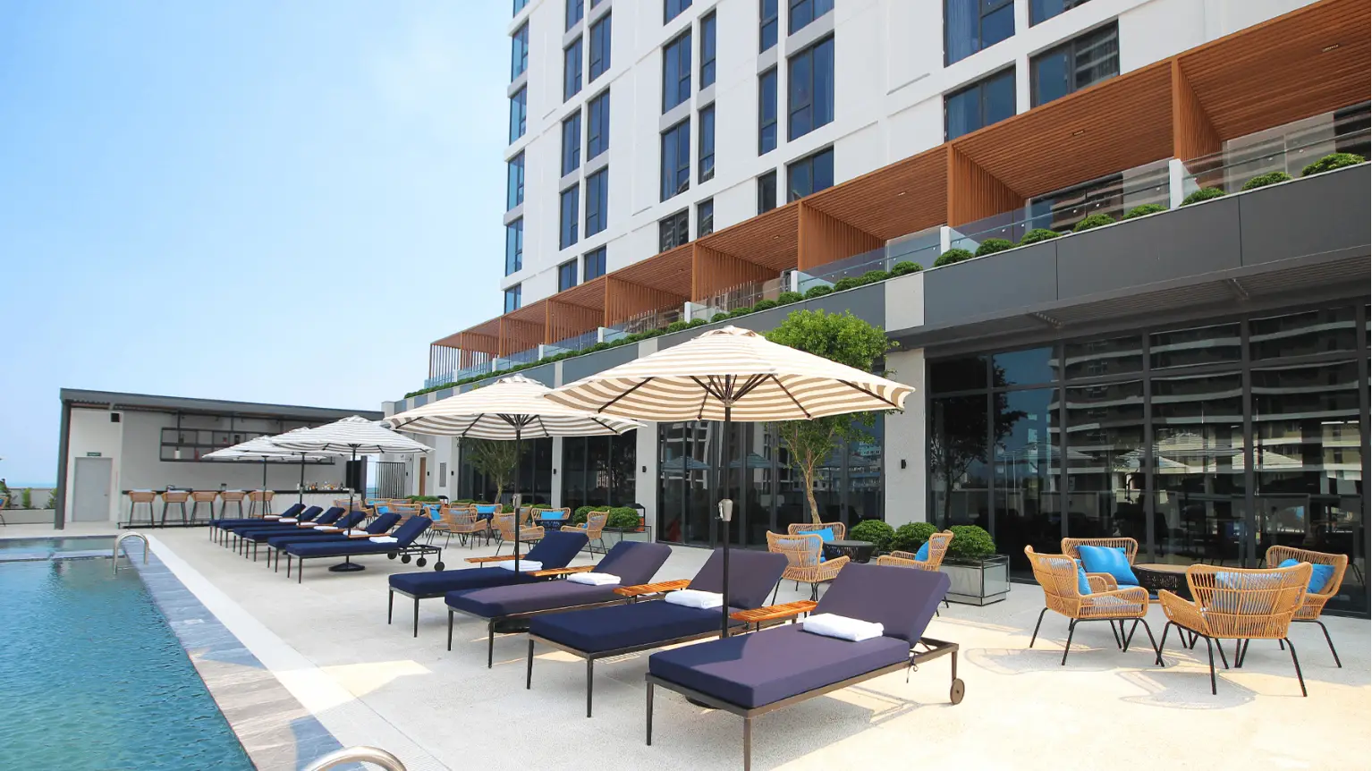 INFINITY SWIMMING POOL