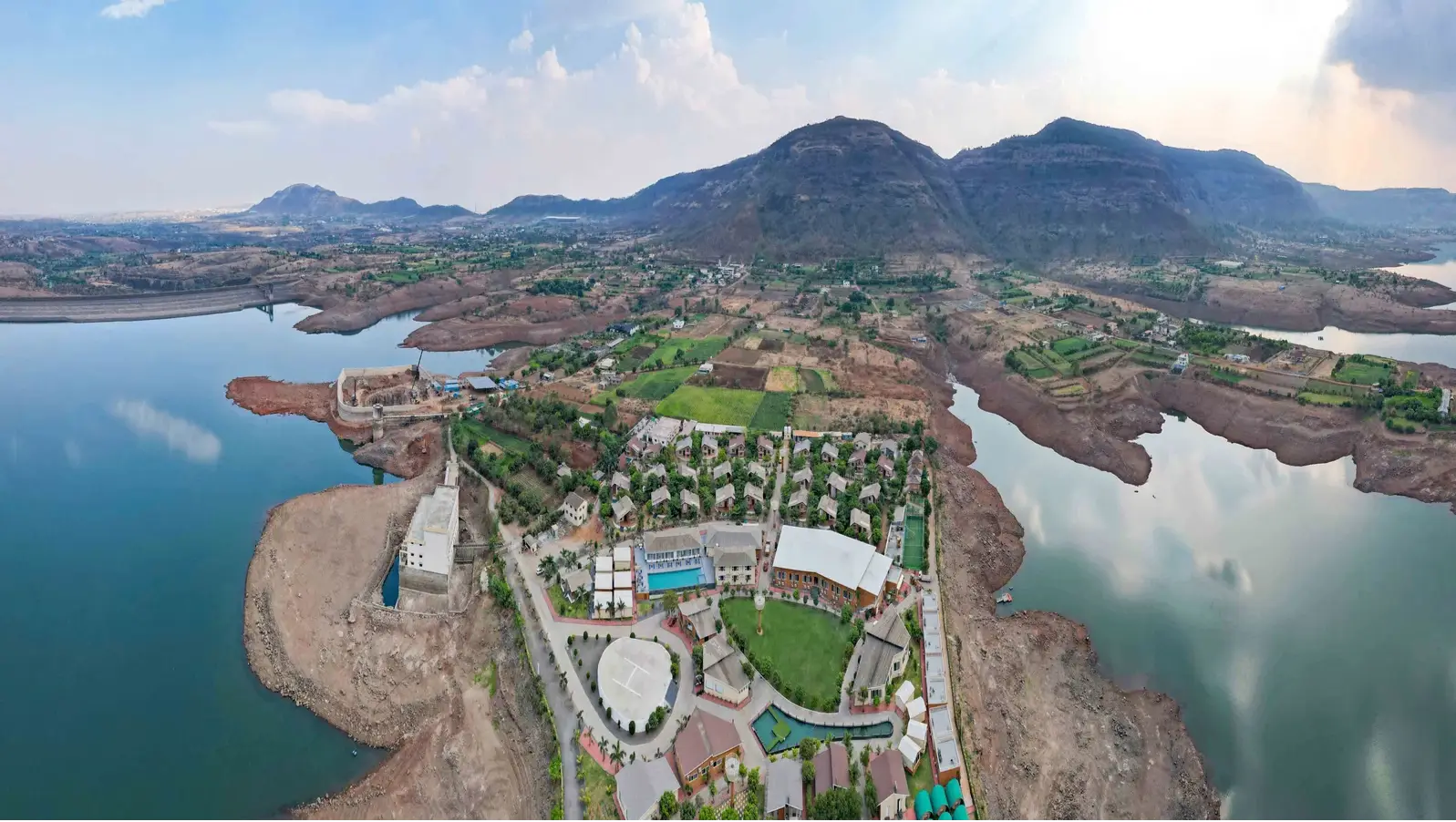 event-venue-Elegant Waterfront Resort