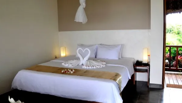 Deluxe Double or Twin Riverview Bungalow