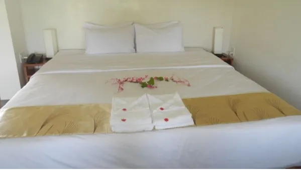  Double or Twin Lakeview Bungalow