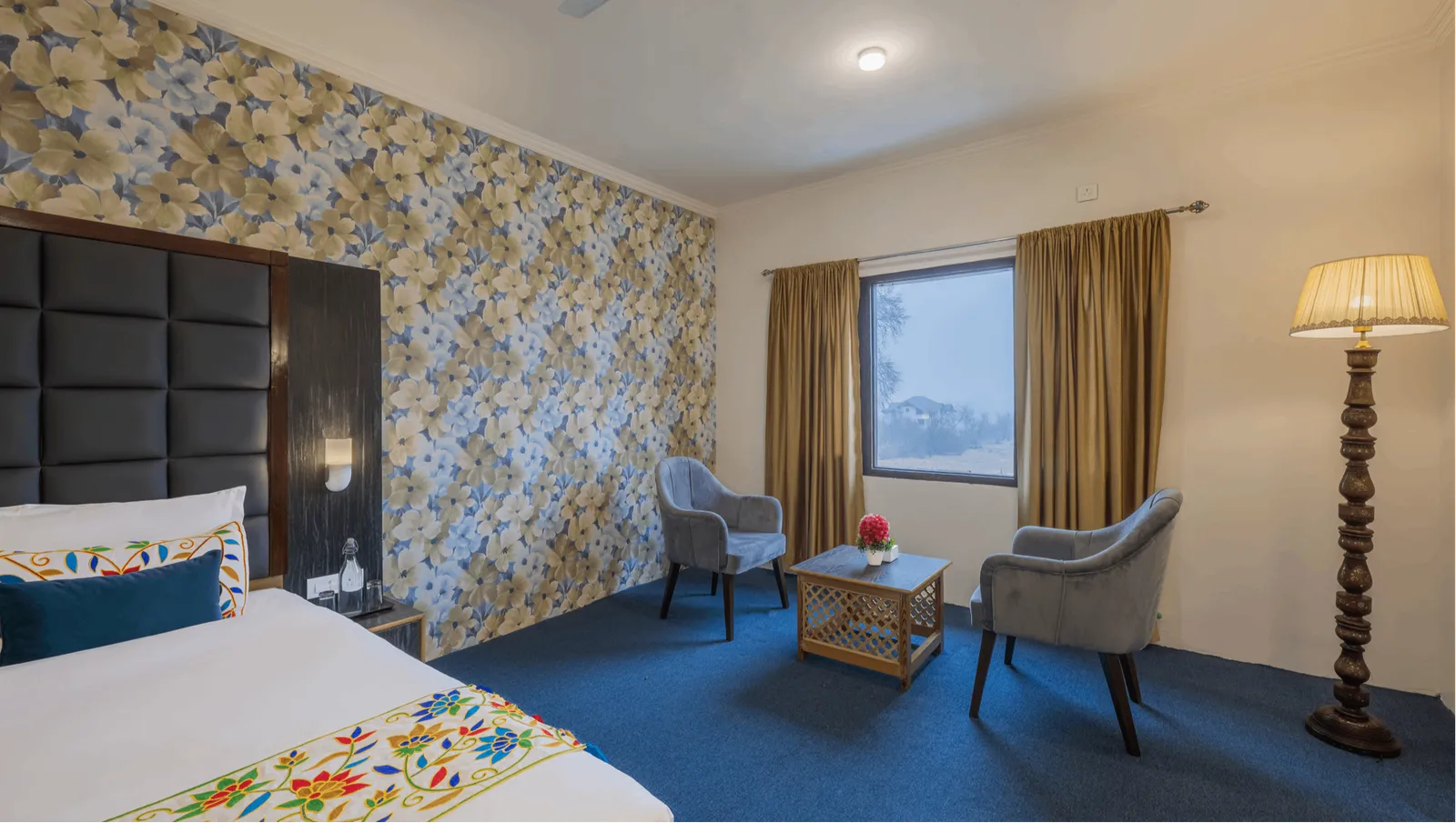 Deluxe Room w/ Dal Lake View