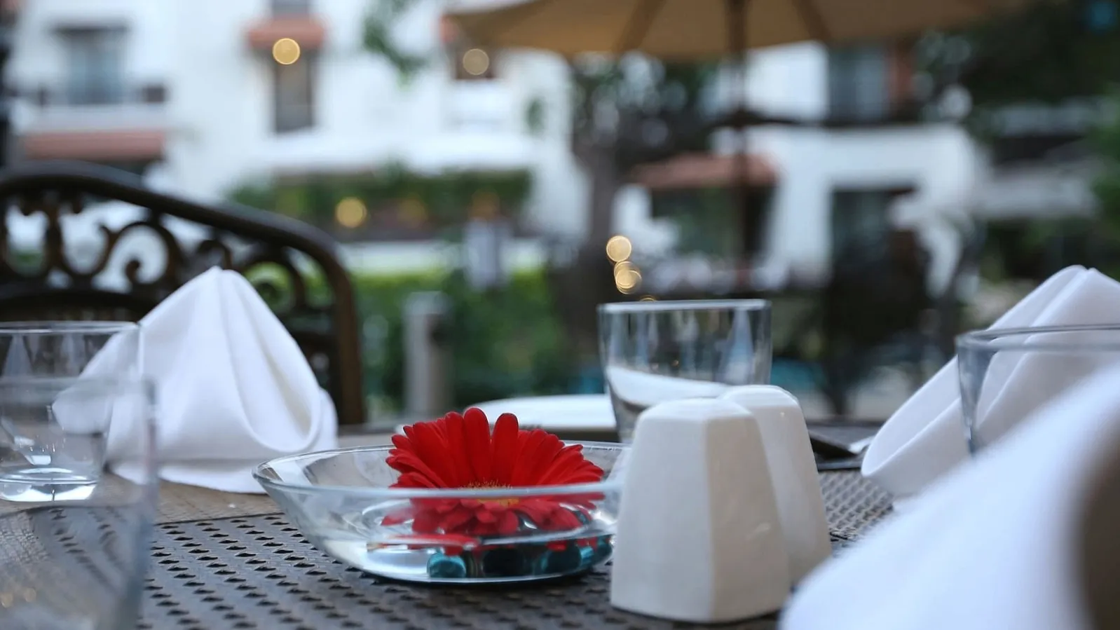 The Courtyard Poolside 