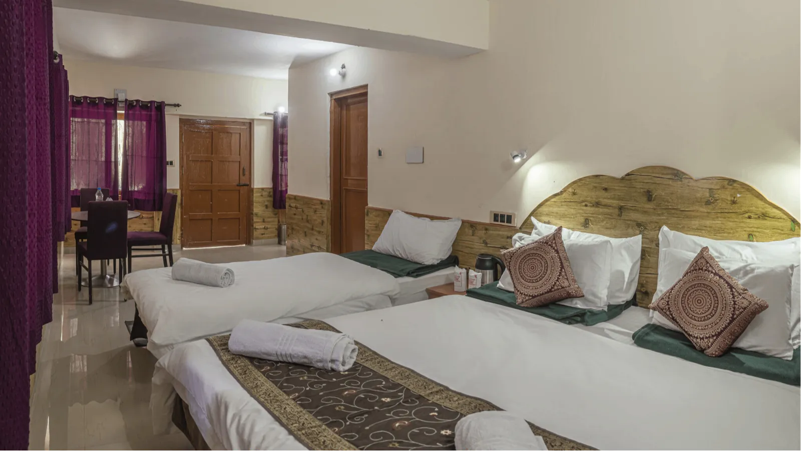 The Family Room (Garden View) 