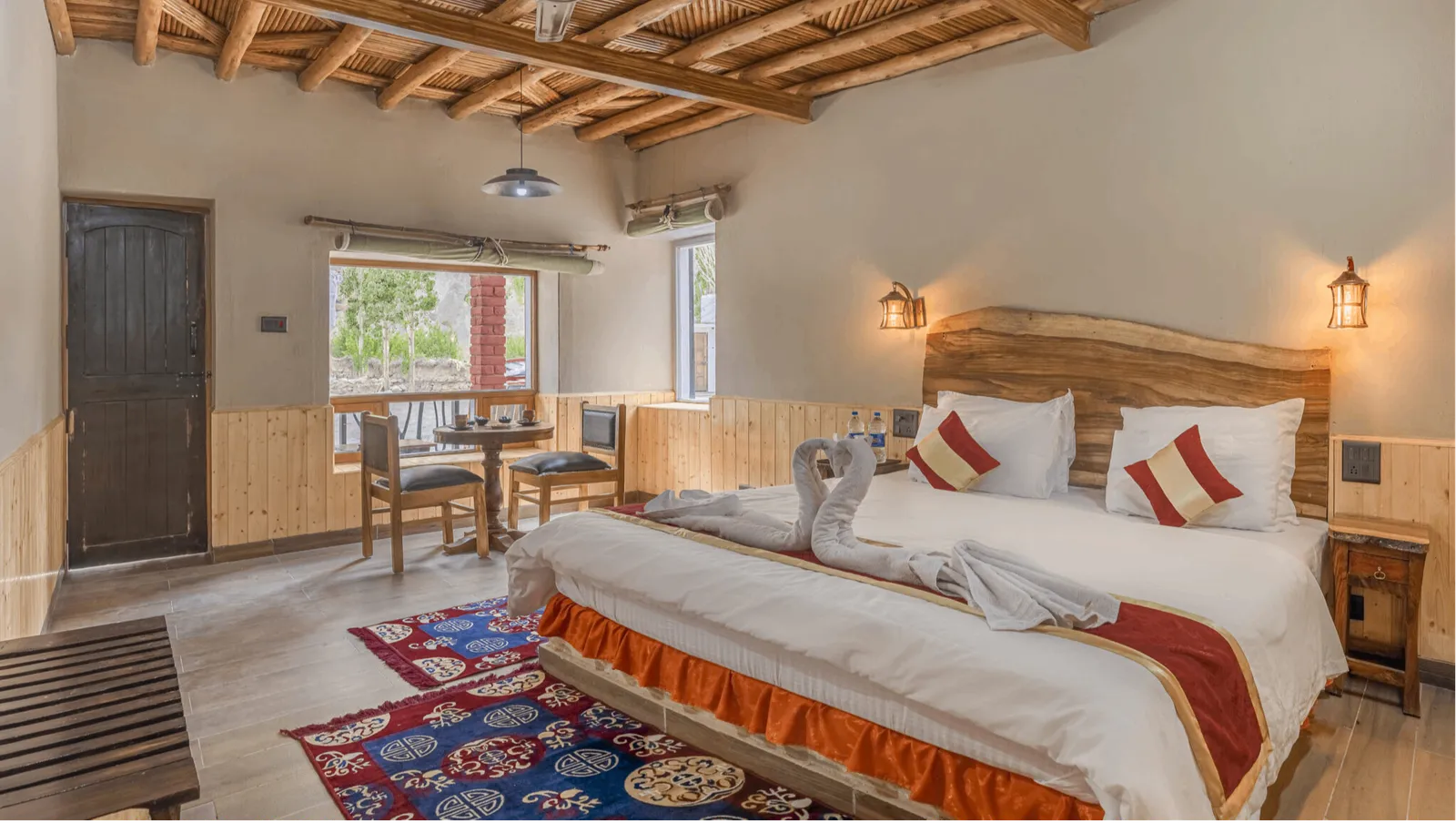 The Mud Cottages with Private Deck (Mountain View)