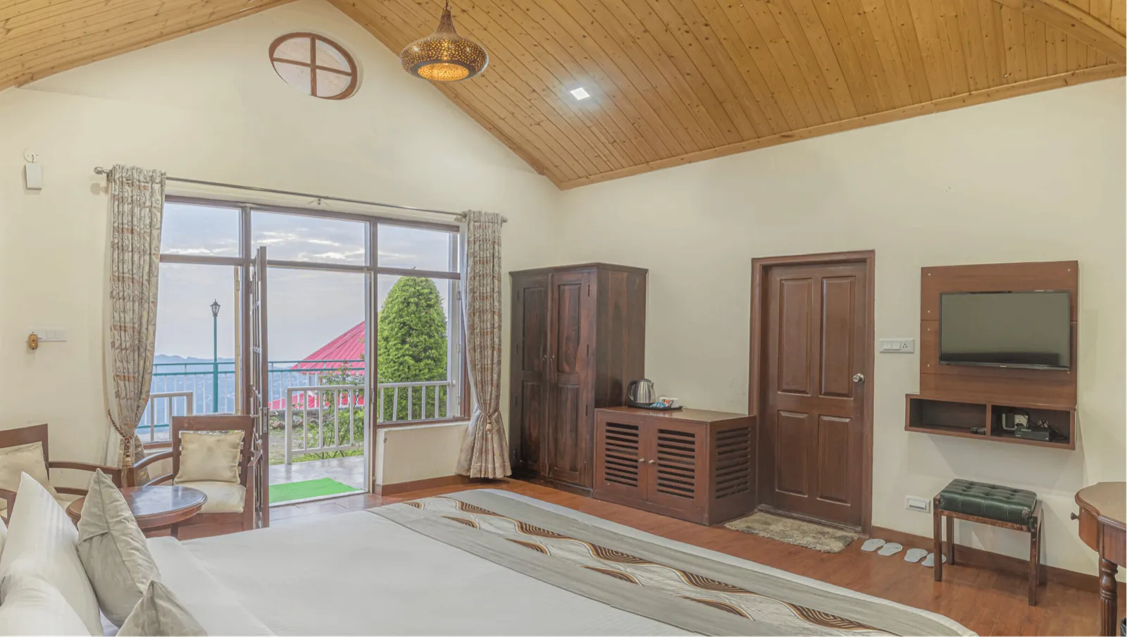 Stone Cottage with Private Deck (Mountain View) 