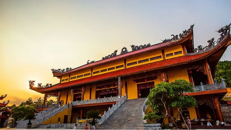 HANOI – YEN TU – HA LONG – TUAN CHAU – HANOI – HUNG TEMPLE – SAPA – HANOI