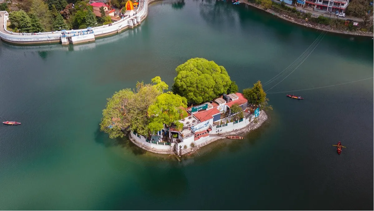 Aquarium Island Cafe by The Lake Hill - Bhimtal