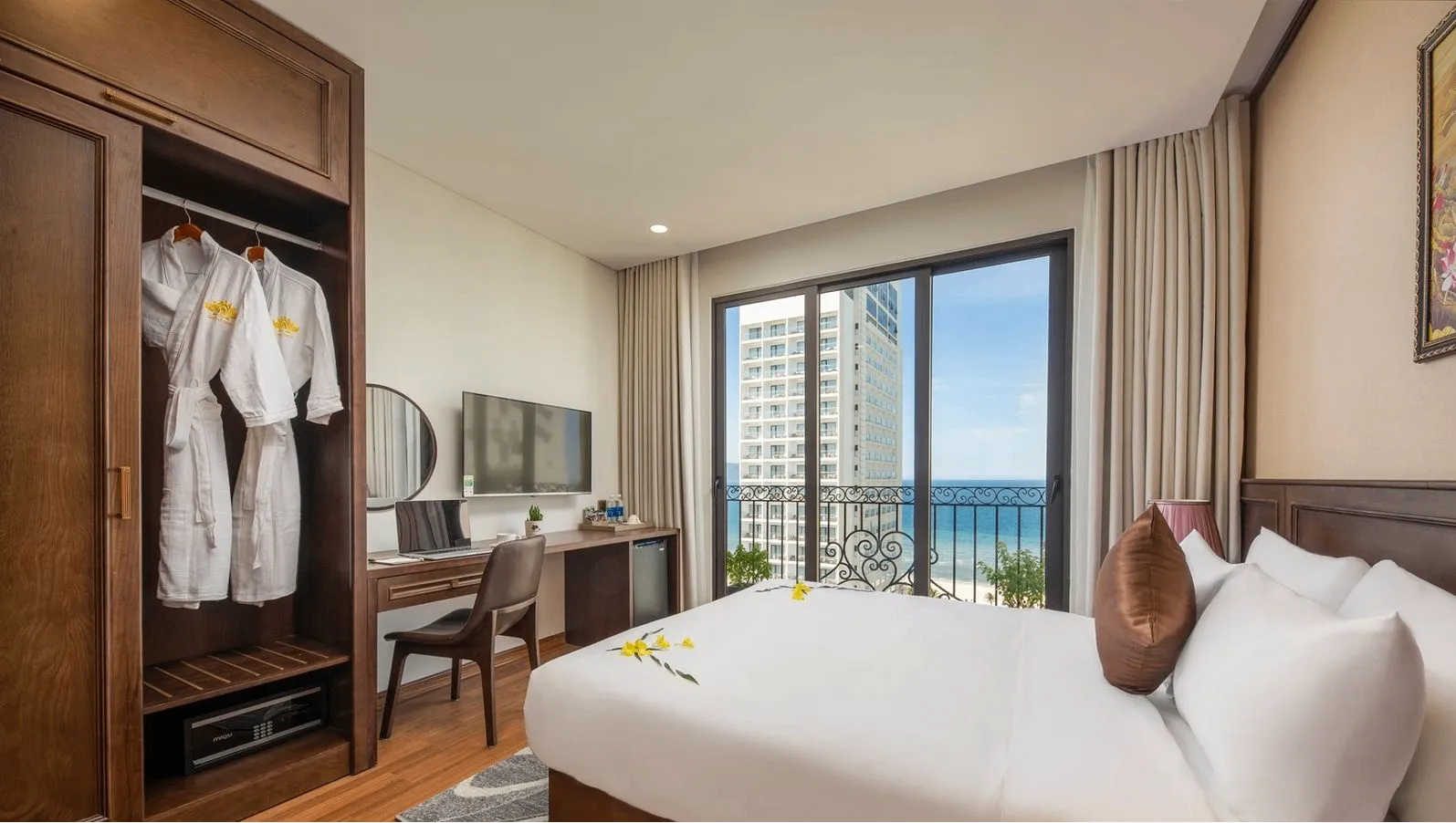 Deluxe Double/Twin Sea View With Balcony