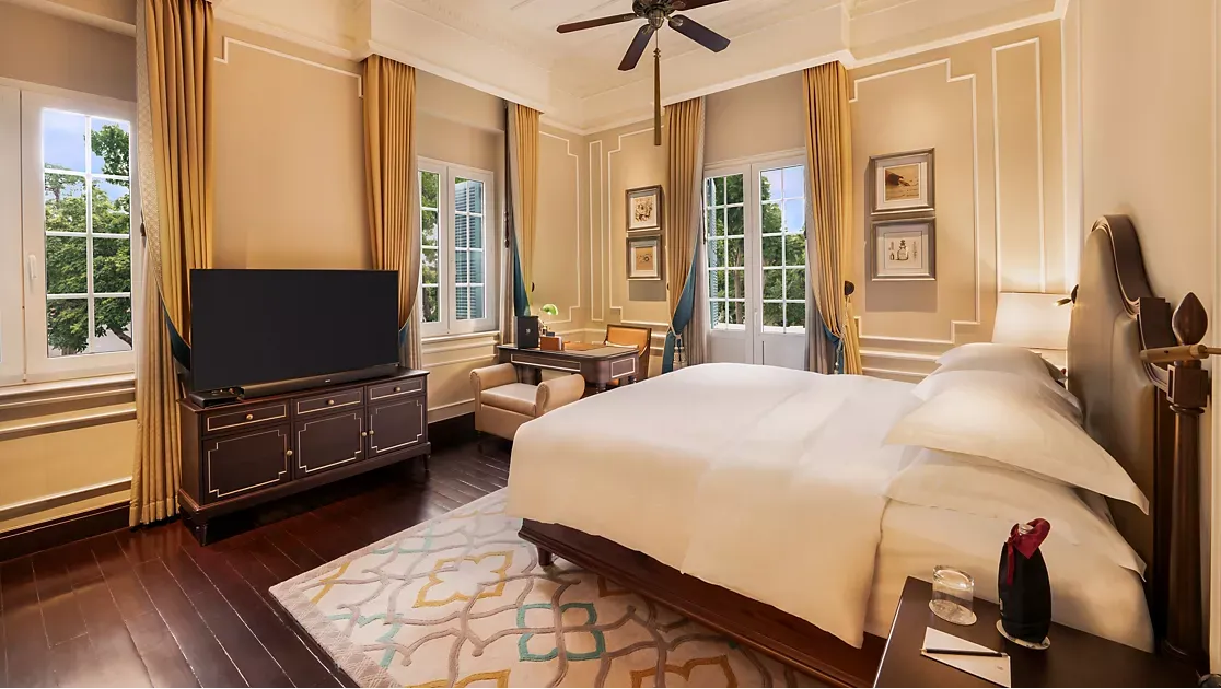 HERITAGE WING, GRAHAM GREENE SUITE WITH METROPOLE PRIVILEGES AND BENEFITS, KING BEDS