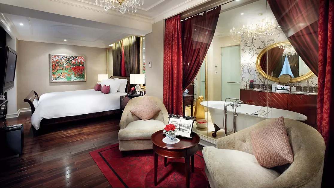 OPERA WING, GRAND PRESTIGE SUITE WITH CLUB LOUNGE BENEFITS, KING BED