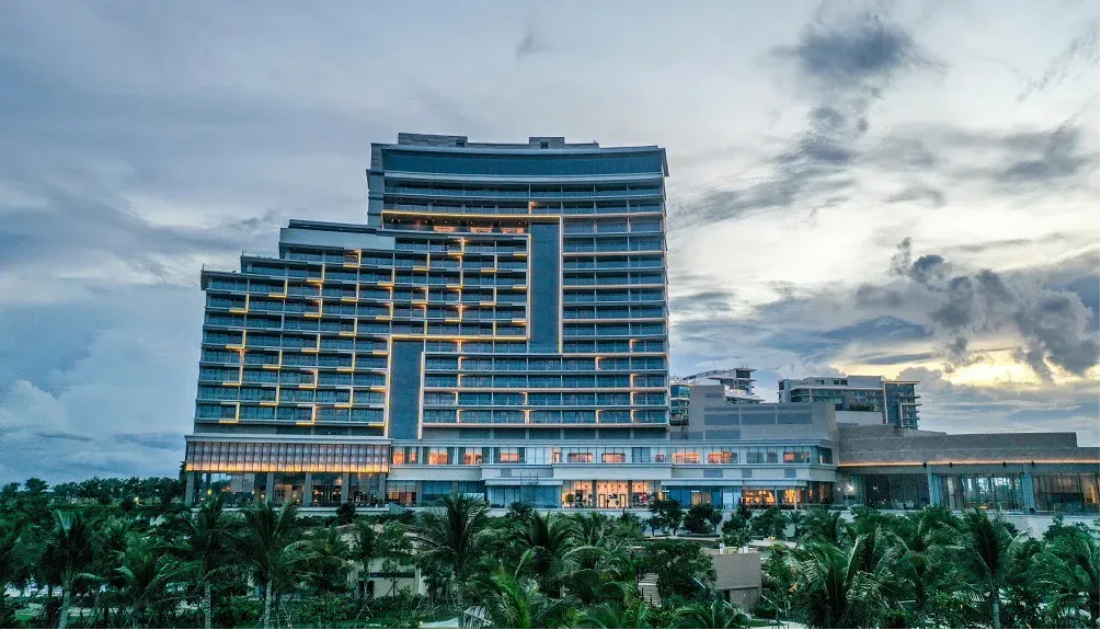 Hoiana Hotel & Suites — main image