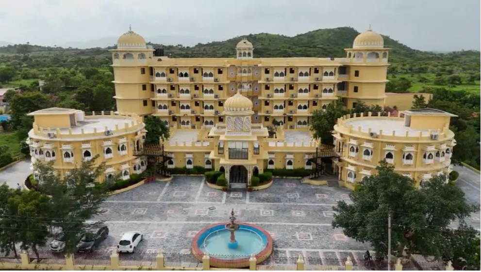 Sinclairs Palace Retreat — main image