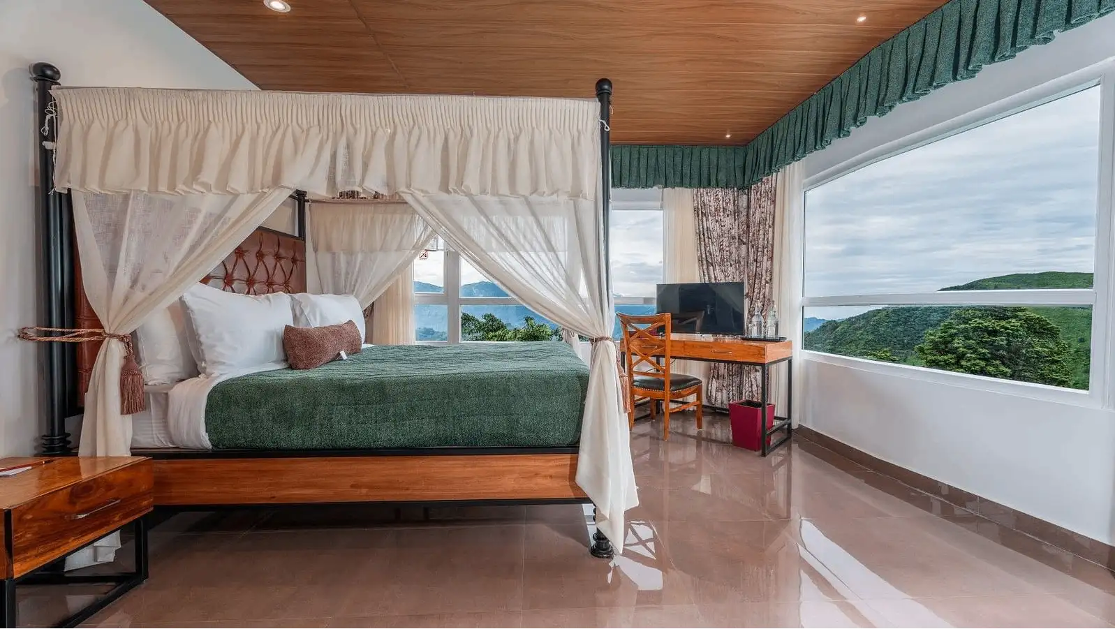 PREMIUM ATTIC ROOM WITH MOUNTAIN VIEW