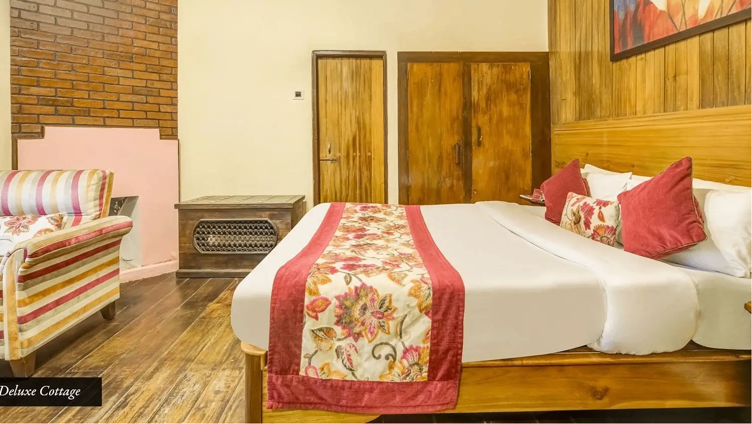 DELUXE HERITAGE ROOM