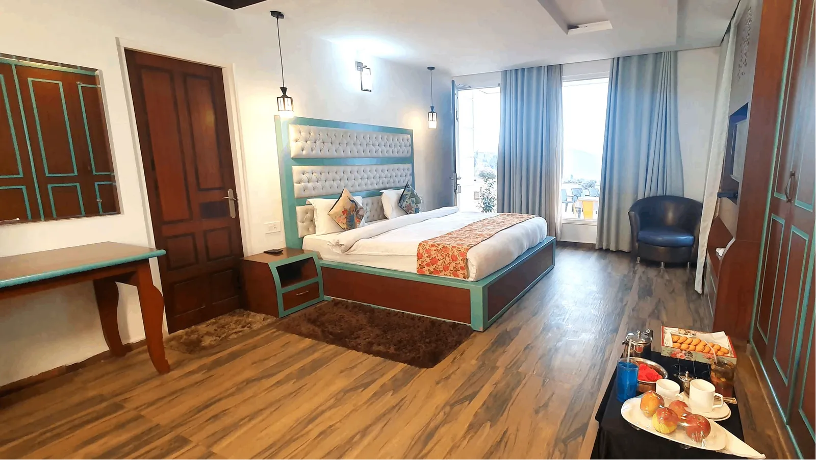 Himalayan Luxury Deluxe Suite 1BR Mountain View Balcony