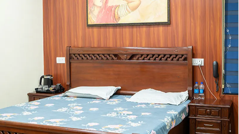 Daffodil Premium Room