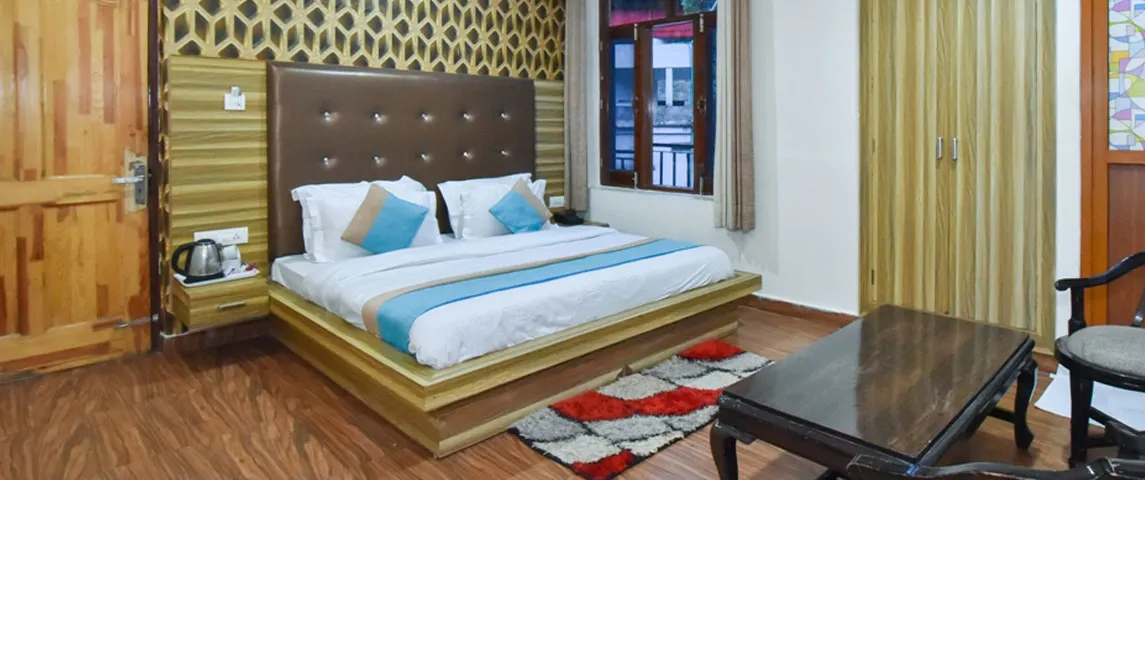 DELUXE ROOMS