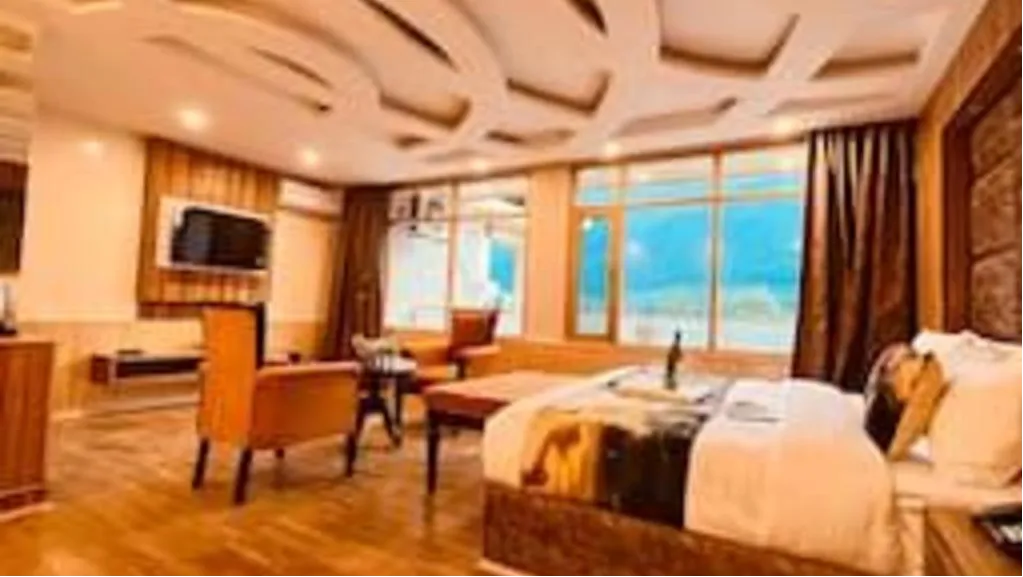 Maharaja room with balcony mountain view