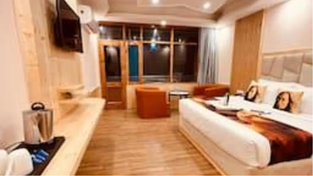 Premium Room with Balcony Mountain View