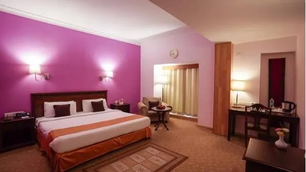 Junior Club Suite with Bathtub