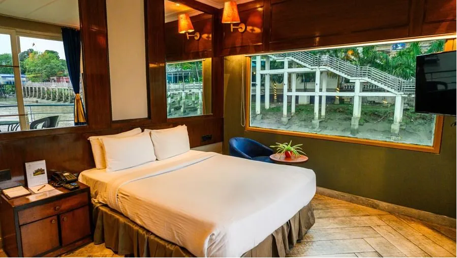 River Cabin Strand View