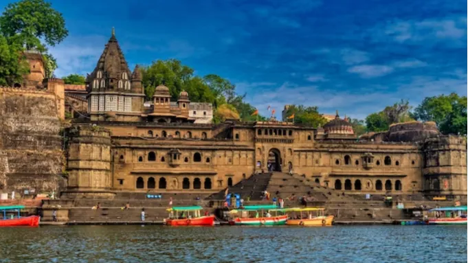 MAHESHWAR- ALONG THE NARMADA