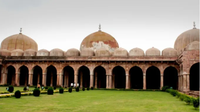 DILAWAR KHAN’S MOSQUE