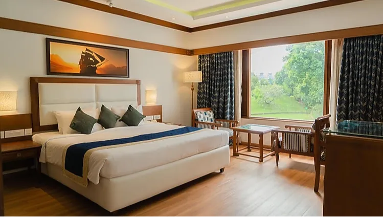 Premium Pool View Room