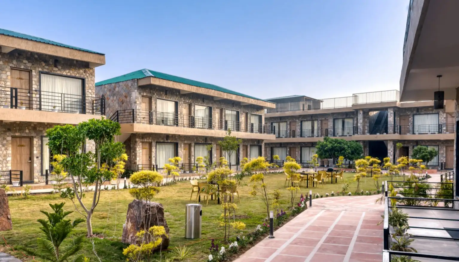 Corbett Elegant Retreat — main image