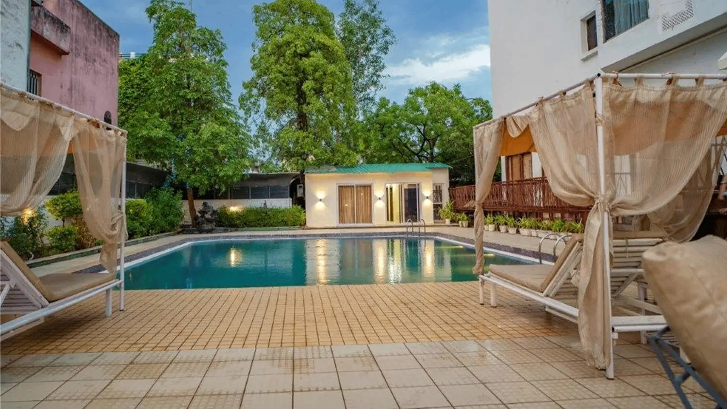 Swimming pool
