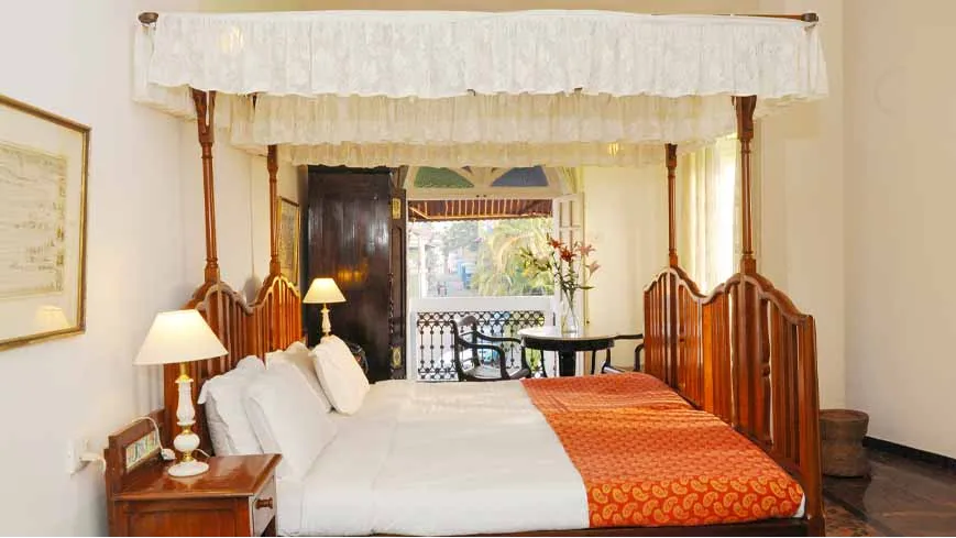 PEOPLE`S SUPERIOR ROOM