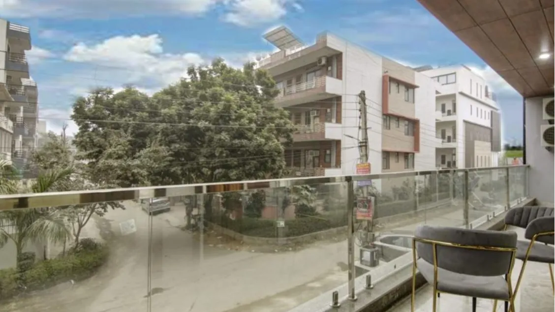 event-venue-Limewood Stay - Millenium Huda City Center