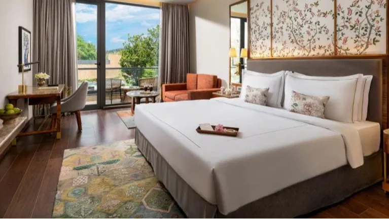 Deluxe Pool View Room With Balcony - King Bed 