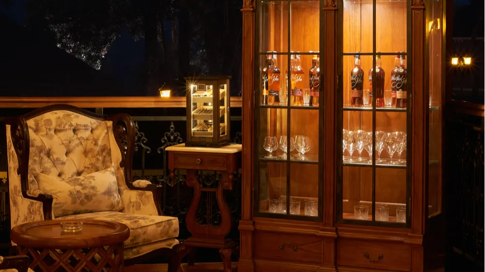 Hunter's Lounge: Your Relaxation Retreat