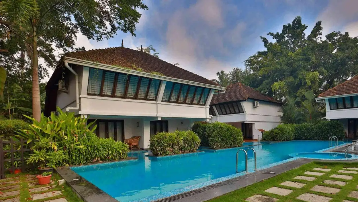 Meandering Pool Cottages