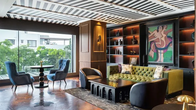 H Lounge