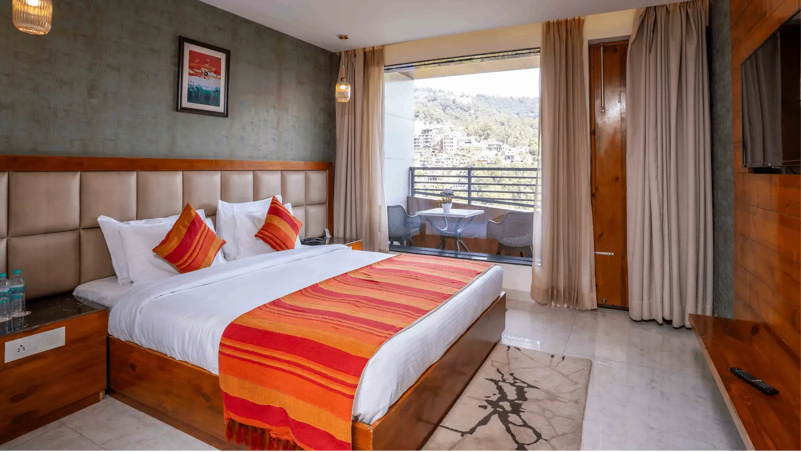 Luxury Suite with Private Balcony