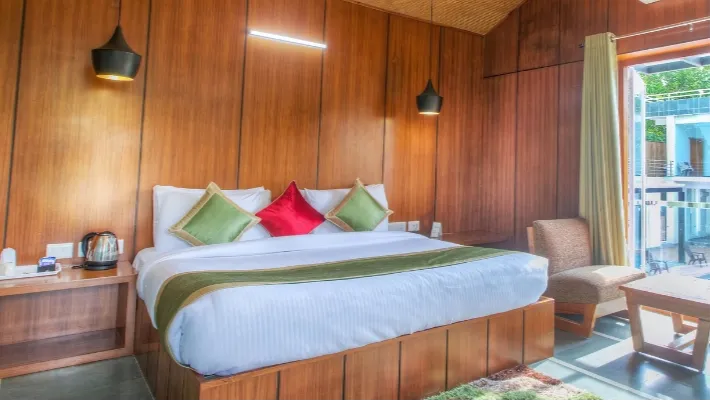 Luxury Room Pool View