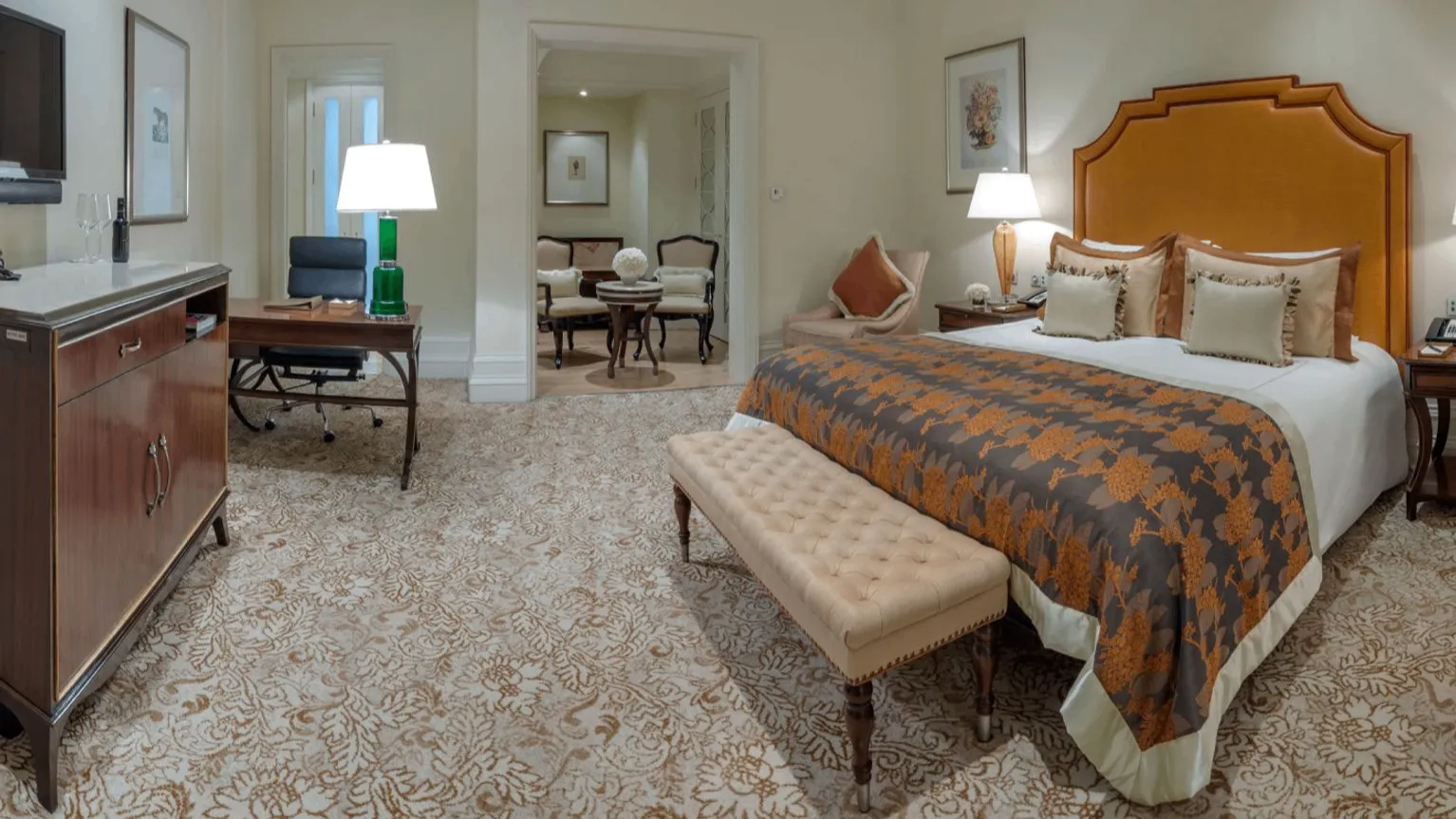 LUXURY GRANDE ROOM CITY VIEW KING BED