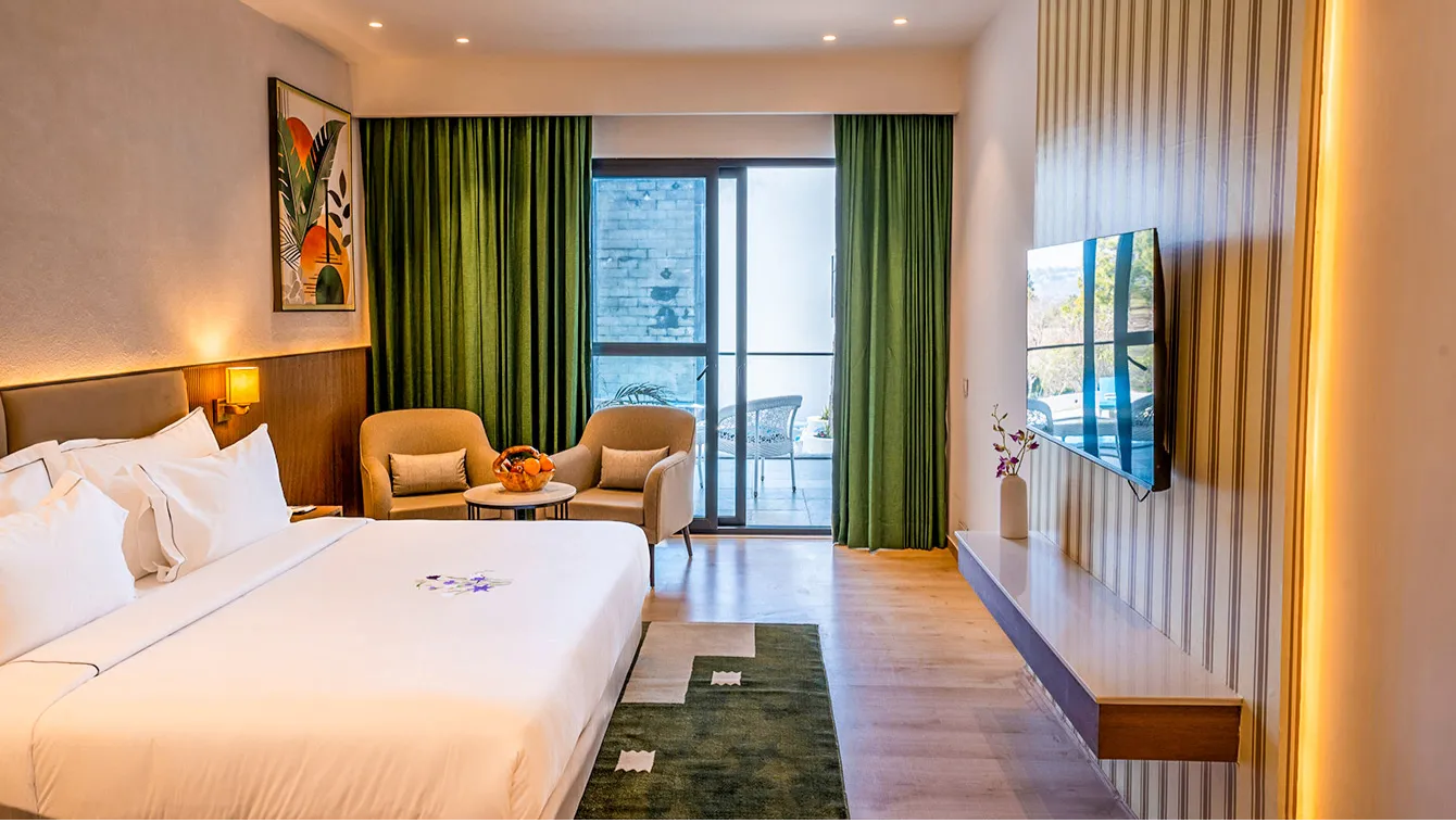 Rosa Room With Balcony