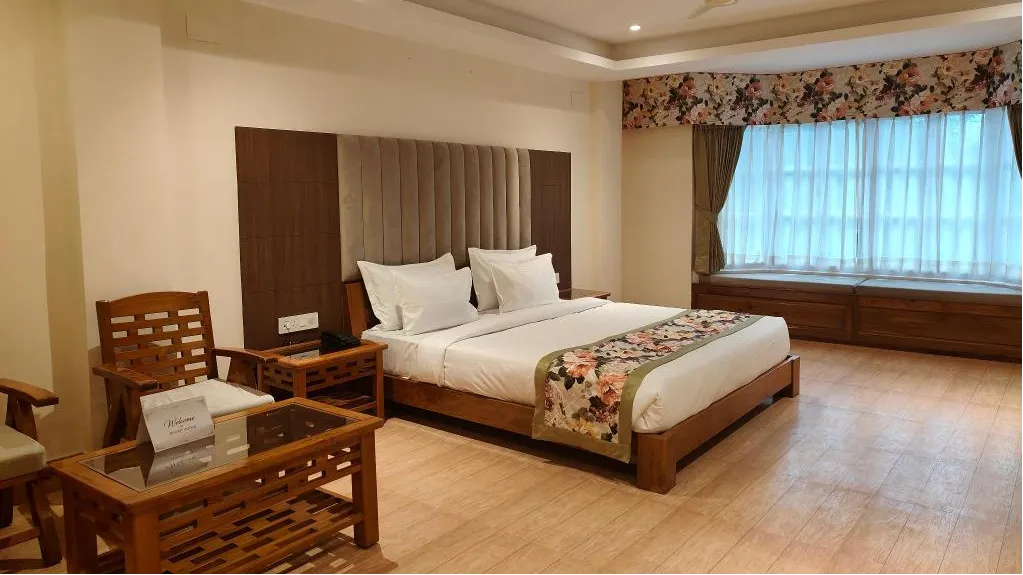 Deluxe Room with Valley View