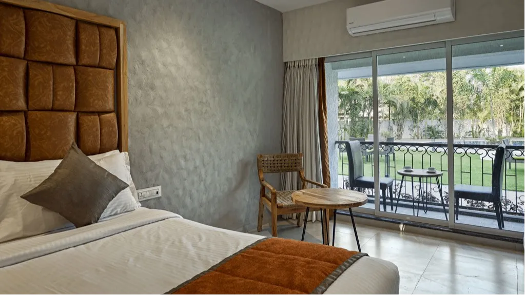 Executive Room with Pool Facing