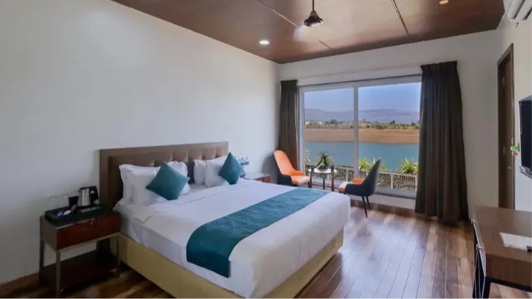 Executive Waterfront Cottage