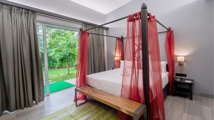 Executive Pool Access Room