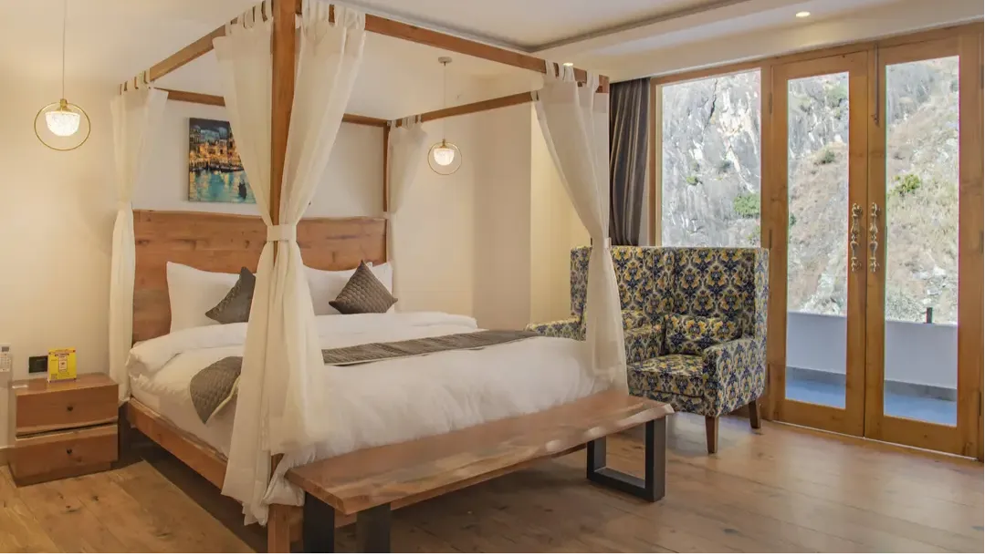 Luxury Room with Balcony (River View)