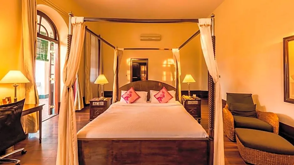 Heritage 1 King Bed, Garden View, Balcony