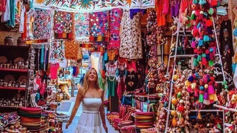 Delhi: Guided Shopping Tour Experience with Female Expert