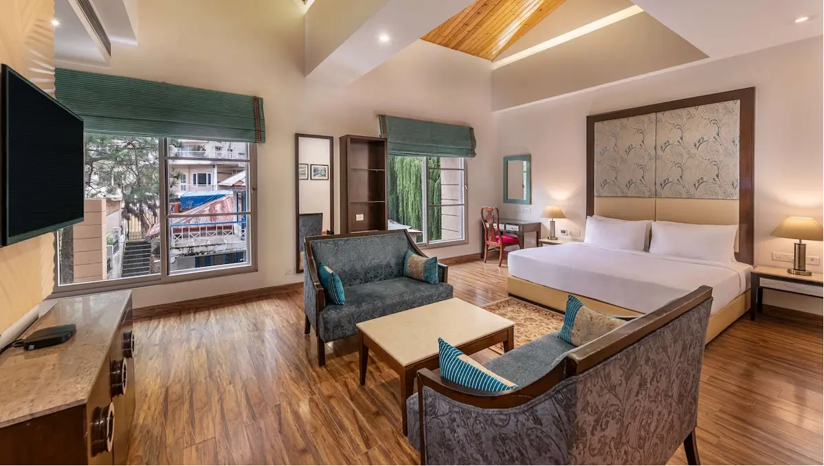 Deluxe Room – Pool & Valley View