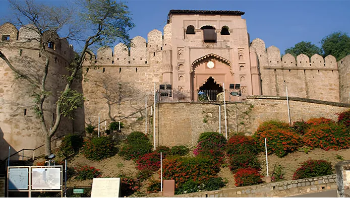 Jhansi Fort - 1 KM